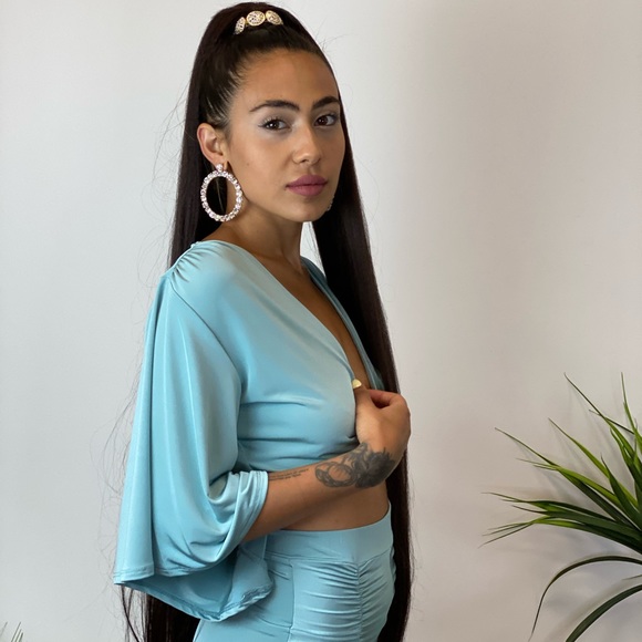 ‼️ Flare Sleeve Crop Top Scrunch Legging Pants Set - Picture 8 of 8